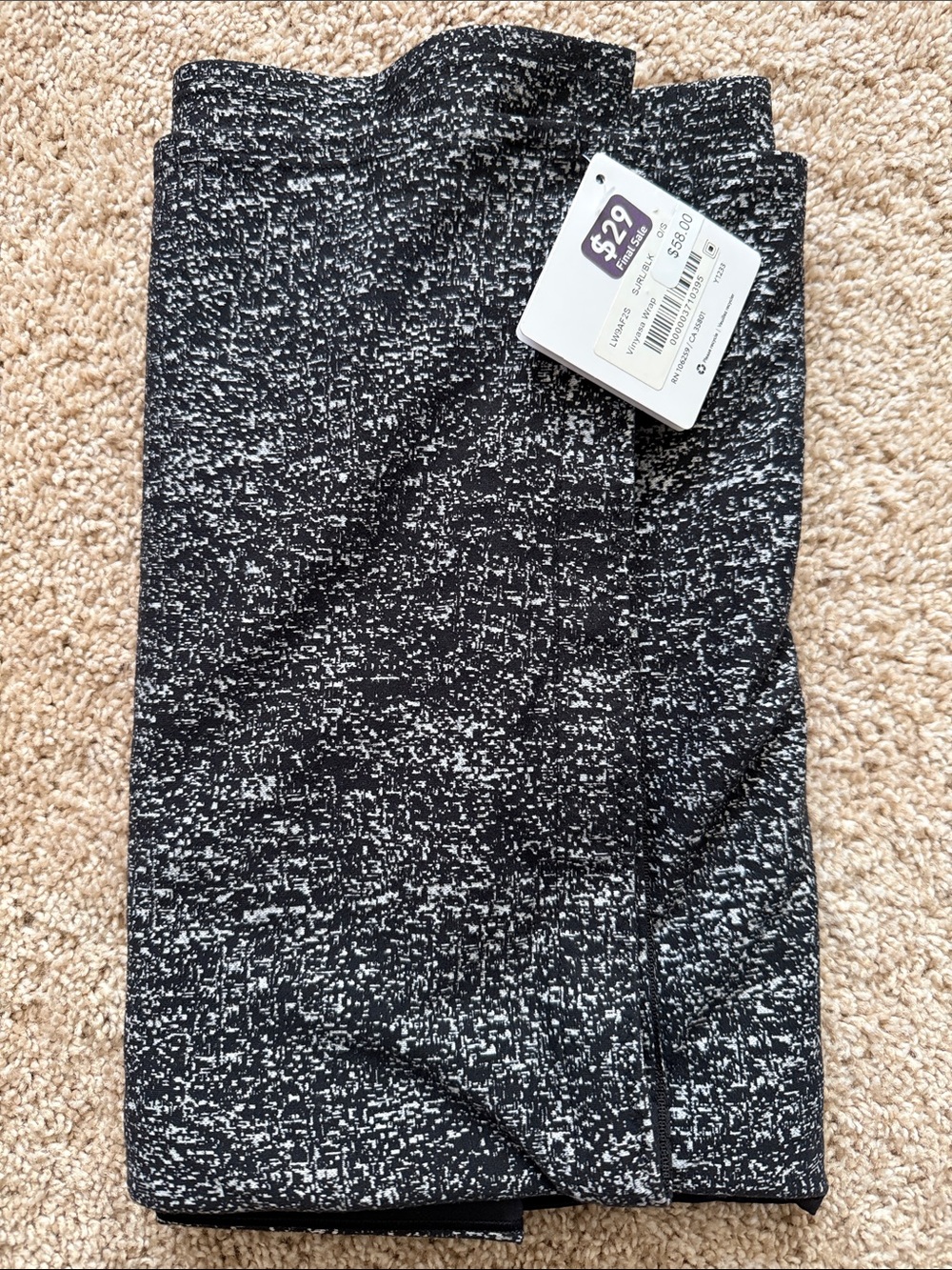 lululemon athletica vinyasa wrap in Black and White Pattern